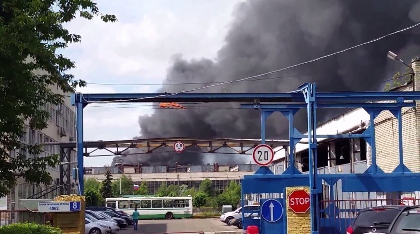 Пожар на заводе ЗИЛ в Москве