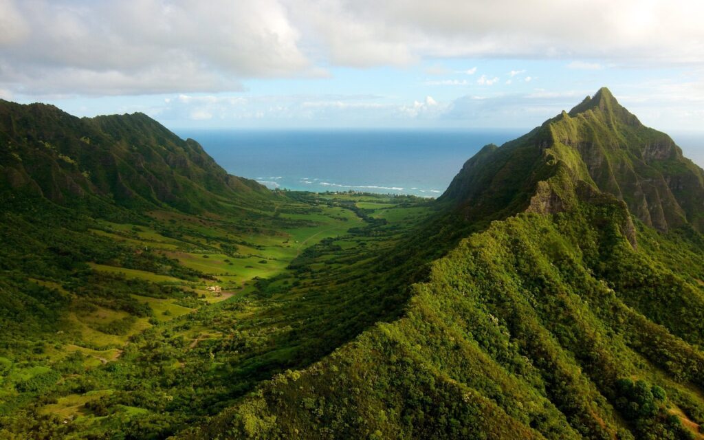 mountains-green-sea-peak_2560x1600